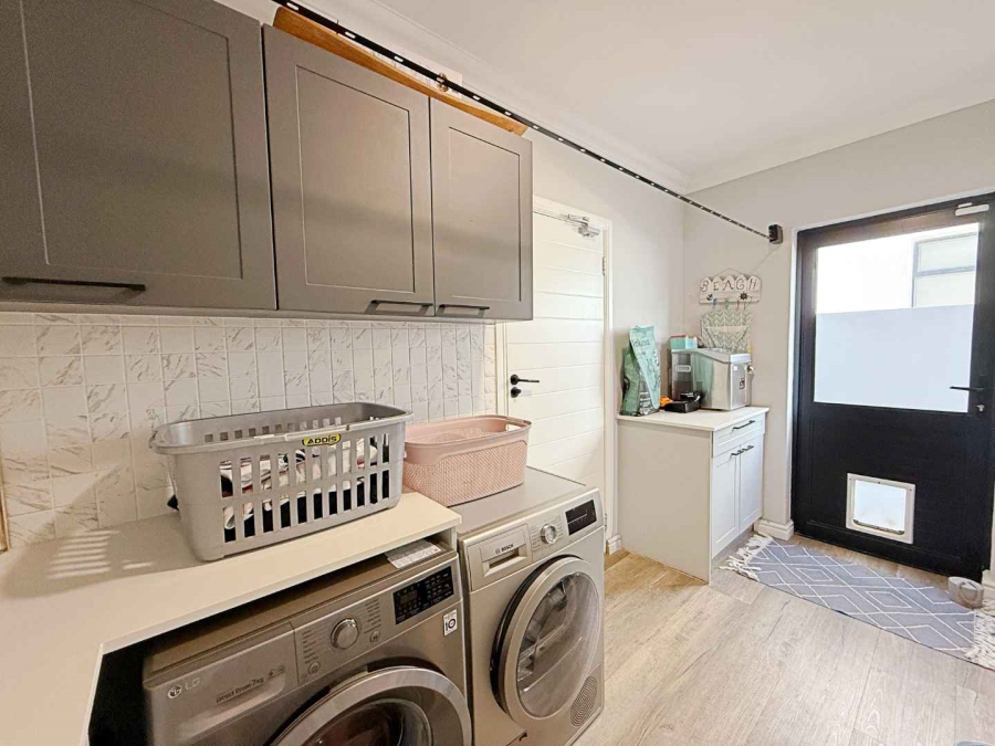 4 Bedroom Property for Sale in Calypso Beach Western Cape